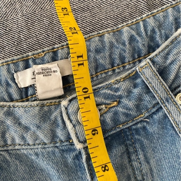 Forever 21 Light Blue Denim Distressed Ripped Mom Jeans Size 24 - Picture 5 of 6